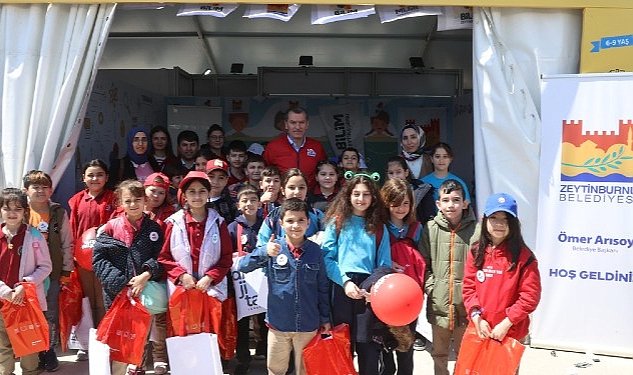 Bilim zeytinburnu standinda cocuklar gelecegi tasarladi 5553.jpg