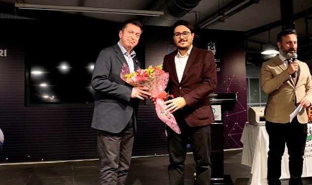 Bilisim yazari kuzuoglu teknoloji meraklilariyla bulustu 7106.jpg