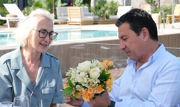 Bodrum belediye baskani ahmet aras art melek ekibi ve sanatcilariyla kahvaltida bir araya gelerek sohbet etti 8082.jpg