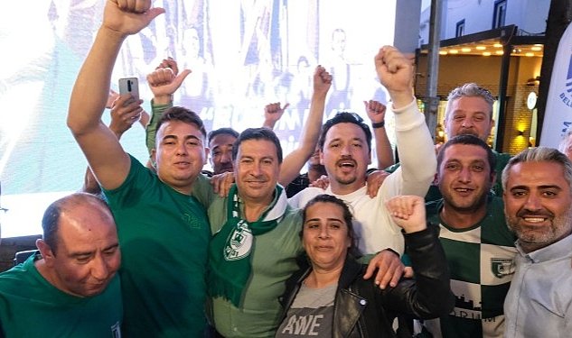 Bodrum belediye baskani ahmet aras genclerle bulustu 3345.jpg