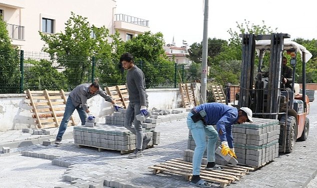 Burhaniye de yol yapim ve onarim calismalari araliksiz devam ediyor 4235.jpg