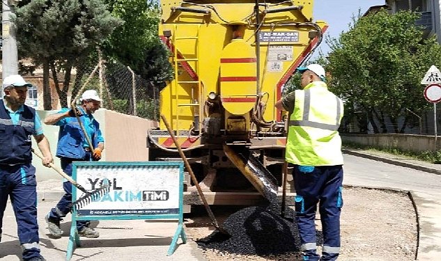 Buyuksehir yol bakim timi her yere yetisiyor 8097.jpg