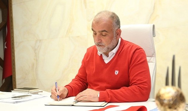 Canik belediyesi sanli samsunspor formasi hediye ediyor 854.jpg