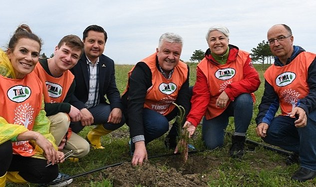 Cumhuriyetin 100 yilinda 100 fidan toprakla bulustu 8854.jpg