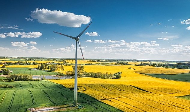 Dr ucok dunyada gecen yil kurulan elektrik santrallerinin yaklasik 90 i yenilenebilir enerji santrallerinden olustu 6802.jpg