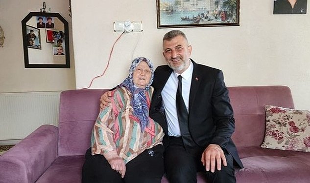 Golcuk belediye baskani ali yildirim sezer anneler gunu vesilesiyle yayinladigi mesajinda karsiliksiz sevginin merhametin ve fedakarligin timsali annelerimizin anneler gunu kutlu olsun dedi 7182.jpg
