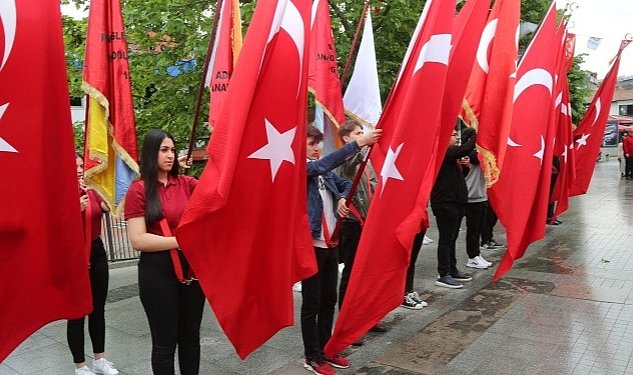 Gölcük'te 19 Mayıs Atatürk'ü Anma Gençlik ve Spor Bayramı Töreni Büyük İlgi Gördü