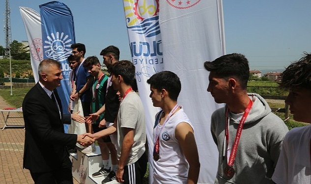 Golcuklu gencler 19 mayis coskusu ile kostu 5247.jpg