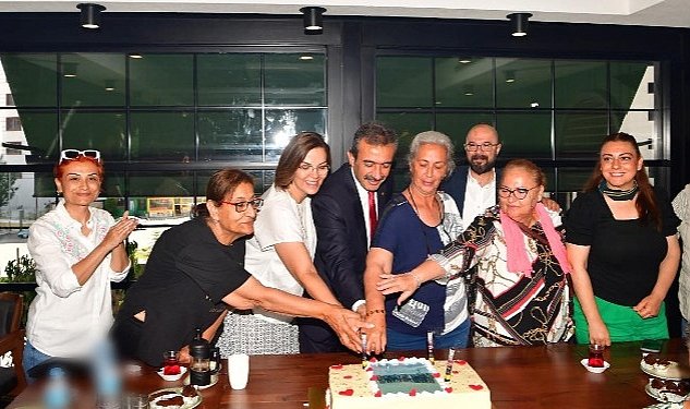 Huzurevi sakinlerine anneler gunu kutlamasi 2895.jpg