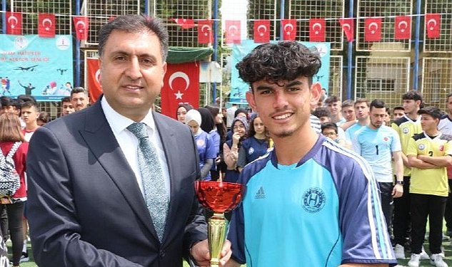 Izmir imam hatipler 2 bilim teknoloji kultur sanat ve spor senligi 7634.jpg