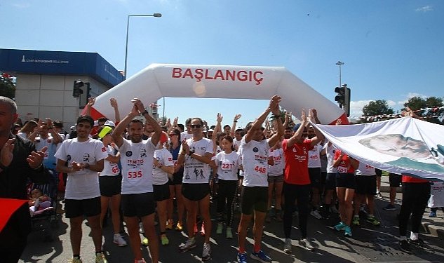 Karabaglar belediyesi 19 mayis coskusunu yasatmaya devam 1363.jpg