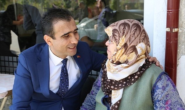 Karaman belediye baskani savas kalayci millet bahcesinde bulunan kutuphanenin acilis torenine katildi parkta bulunan vatandaslari ve cevre esnafini ziyaret etti 8172.jpg