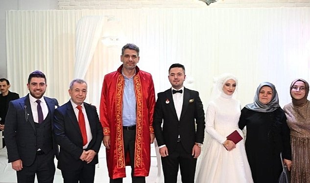 Kartepe belediye baskani av m mustafa kocaman hemsehrilerinin mutlu gunlerinde yanlarinda oluyor 5876.jpg