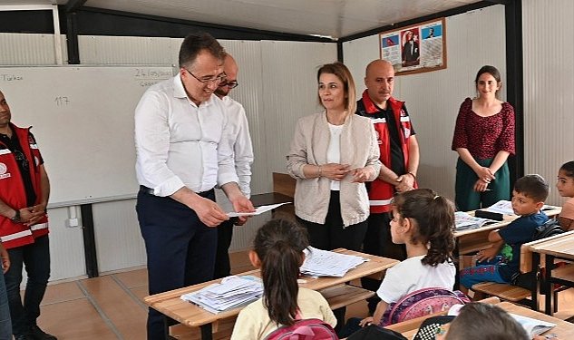 Nevsehir valisi inci sezer ve nevsehir belediye baskani dr mehmet savran depremzede cocuklarla bir araya geldi 7657.jpg