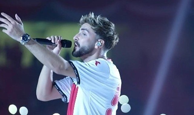 Sefo samsunspor sampiyonluk kutlamalarinda taraftarlarin sevgi seline ugradi 922.jpg