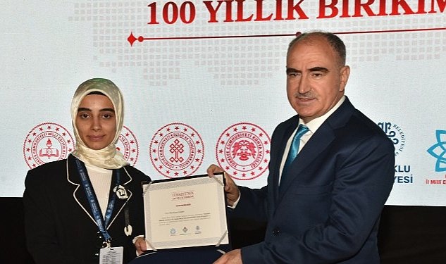 Selcuklu belediyesi nin ev sahipliginde ustad necip fazil kisakurek vefatinin 40 yildonumunde cesitli etkinlikler ile aniliyor 7433.jpg