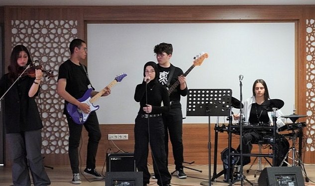 Vecihi hurkus anadolu lisesi ne enstruman destegi 6287.jpg