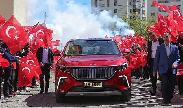 Yerli otomobil togg sivas bilisim lisesi ogrencileriyle bulustu 7114.jpg