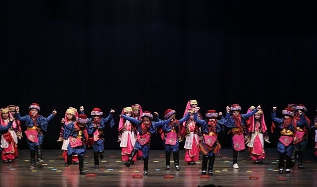 Aydin buyuksehir belediyesi egitimde oncu rol oynayan cocuk gelisim merkezleriyle minik mezunlarini gururla ugurladi 7312.jpg