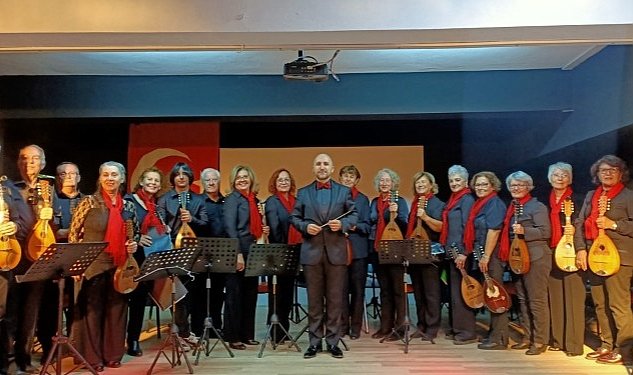 Bayrakli nin mandolin orkestrasi yaza merhaba diyecek 8117.jpg