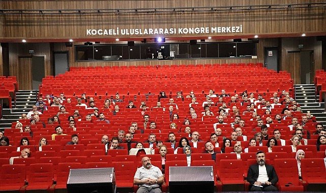 Buyuksehir den sef ve amirlere hizmet ici egitim 2926.jpg