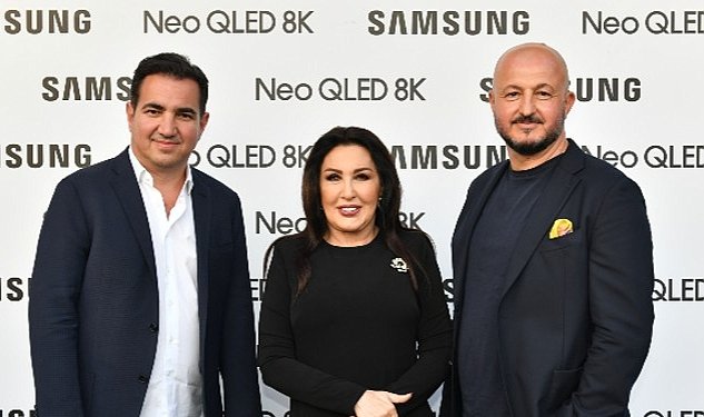 Samsung nukhet duru nun essiz sahne performansiyla 2023 model televizyonlarini izmir de tanitti 9909.jpg