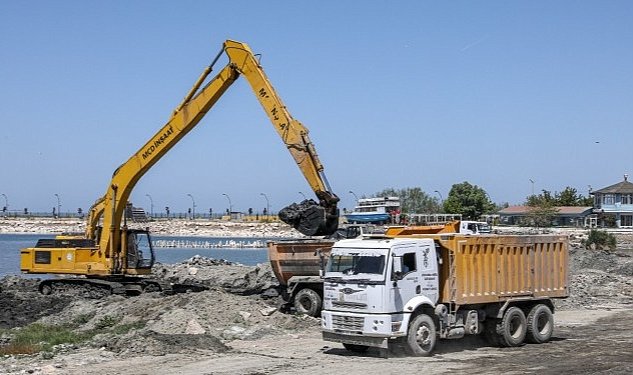 Vali ozan balci cevre gununde dip camuru cikarma calismalarini inceledi 9540.jpg