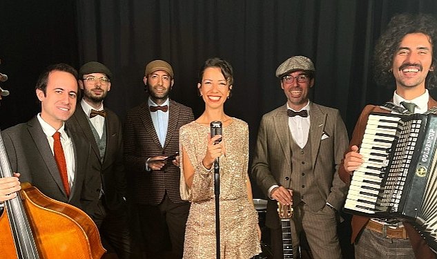 Yapi kredi bomontiada avluda caz serisi bu hafta gypsy caz grubu manus u ala yi agirliyor 9472.jpg