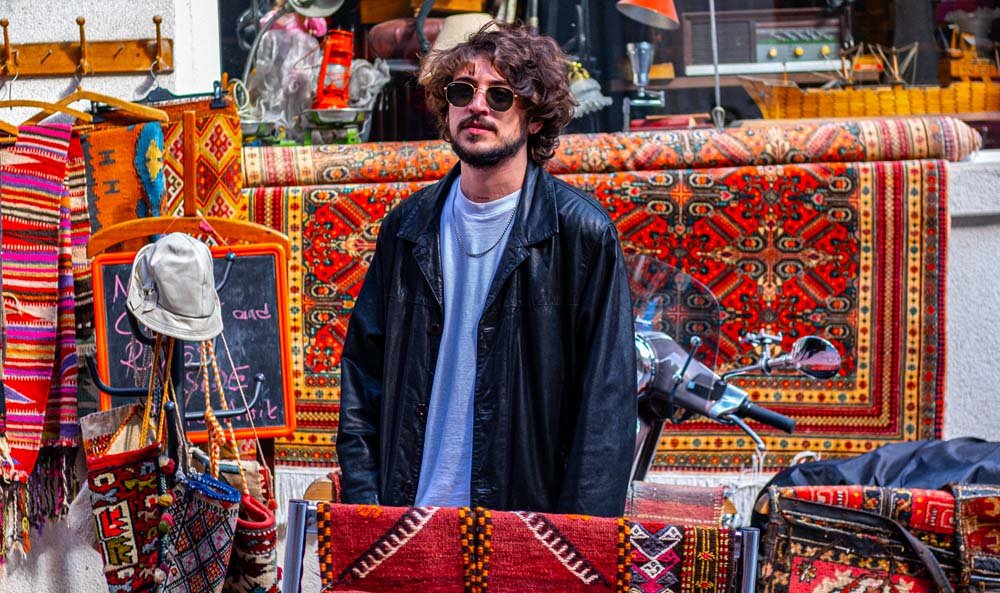 Ege Külsoy Dünyada Misafir Biriyim (1)