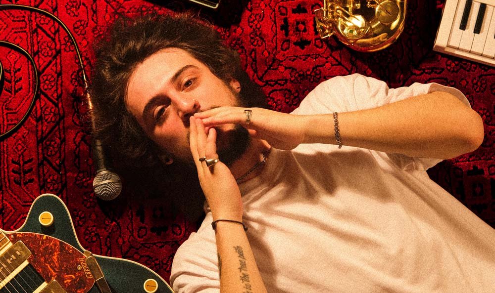 Ege Külsoy Dünyada Misafir Biriyim (2)