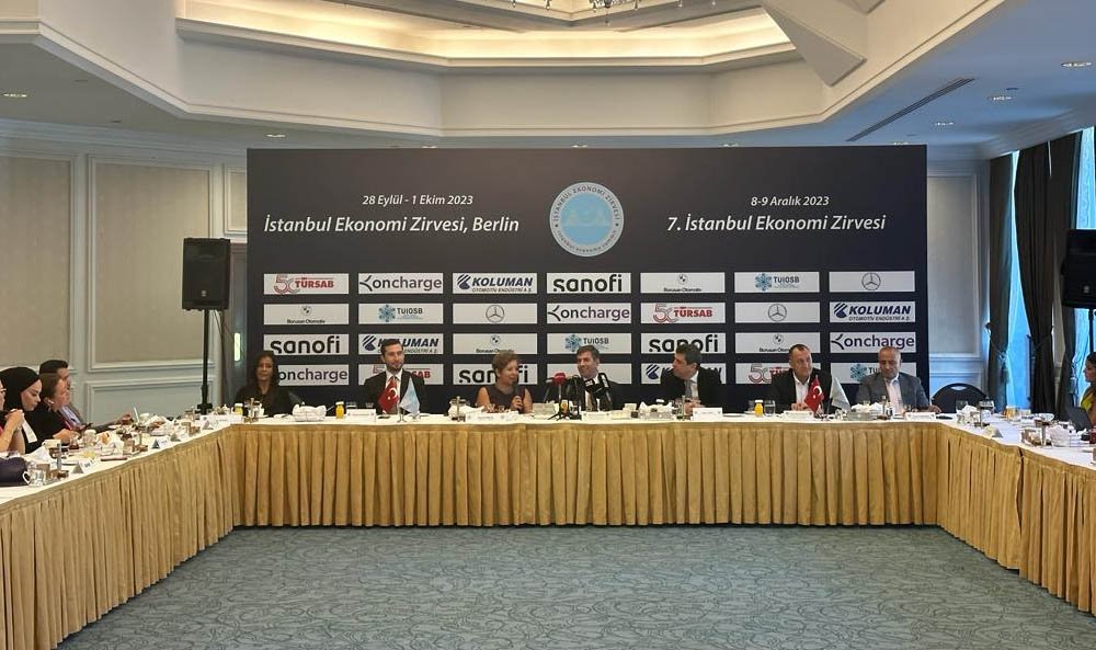 İstanbul Ekonomi Zirvesi Basın Toplantısı Çırağan Sarayı'nda Büyük İlgi Gördü