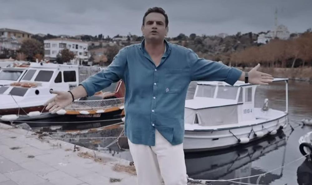 Ferdi Tayfur'un Efsane Şarkısı 'Bana Sor' İsmet Uraş'ın Sesinden Yeniden Doğuyor