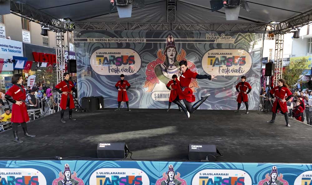 Simge Sağın Konseri Uluslararası Tarsus Festivali Şahmeran Temasıyla Kapılarını Açtı (6)