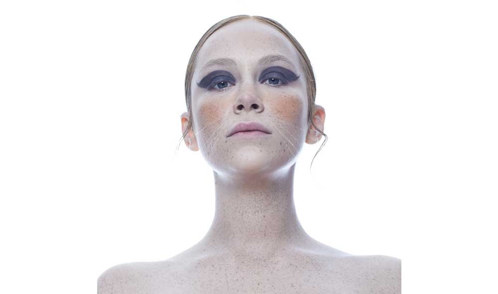 Buse Arslan Ve Çağrı Şensoy Dan Sınırları Zorlayan Tiyatro Performansı Schrödinger In Öteki Kedisi (2)