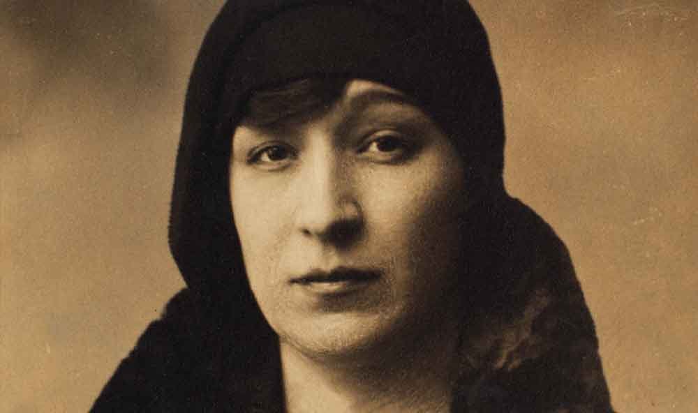 Sabancı Müzesi’nde Göz Kamaştıran Bir Sergi: Unutulmuş Cumhuriyet Kadını Melek Celâl