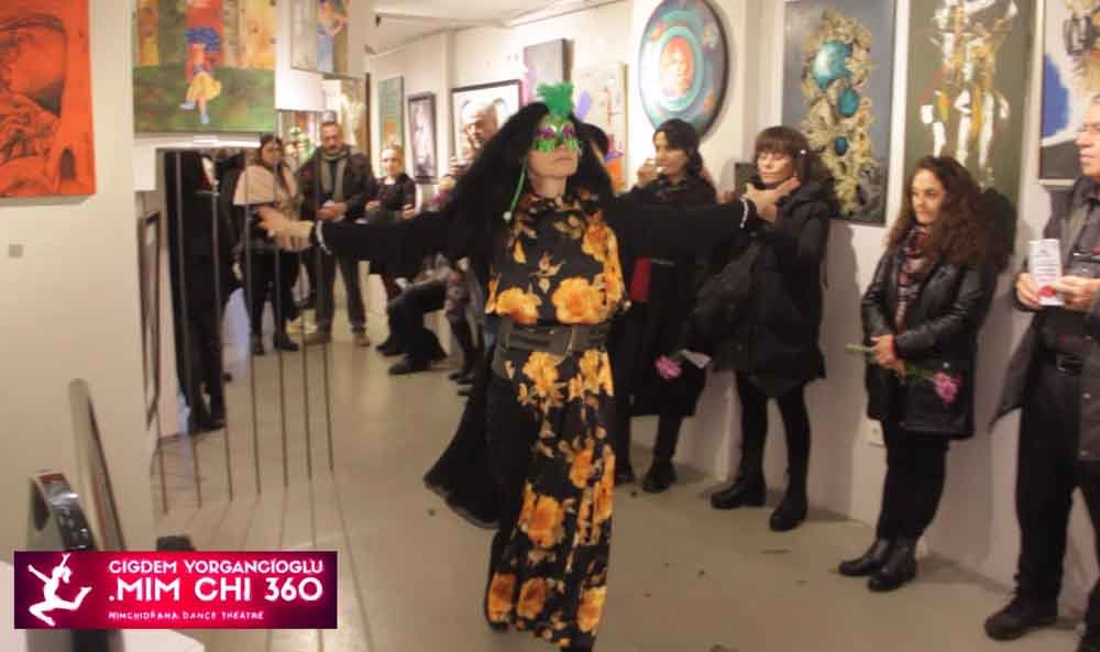 Cigdem Yorgancioglu Mim Chi 360 Karma Sergi Kokteyl  dansı, Next Pera Art Gallery‘ De 2
