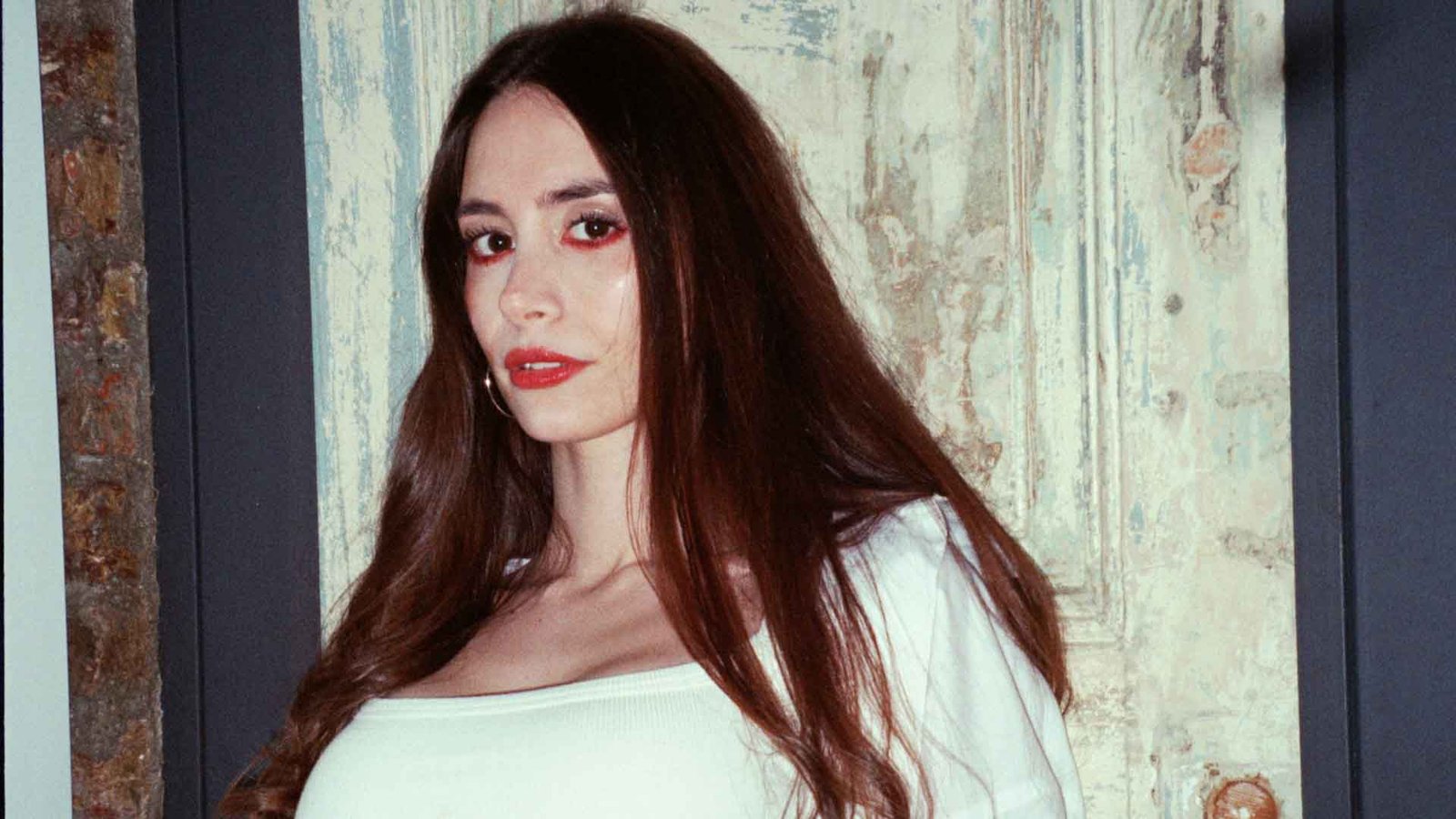 Sena İris 'kirpiklerine Kadar' Şarkısıyla Müzik Dünyasında Adından Söz Ettiriyor (2)