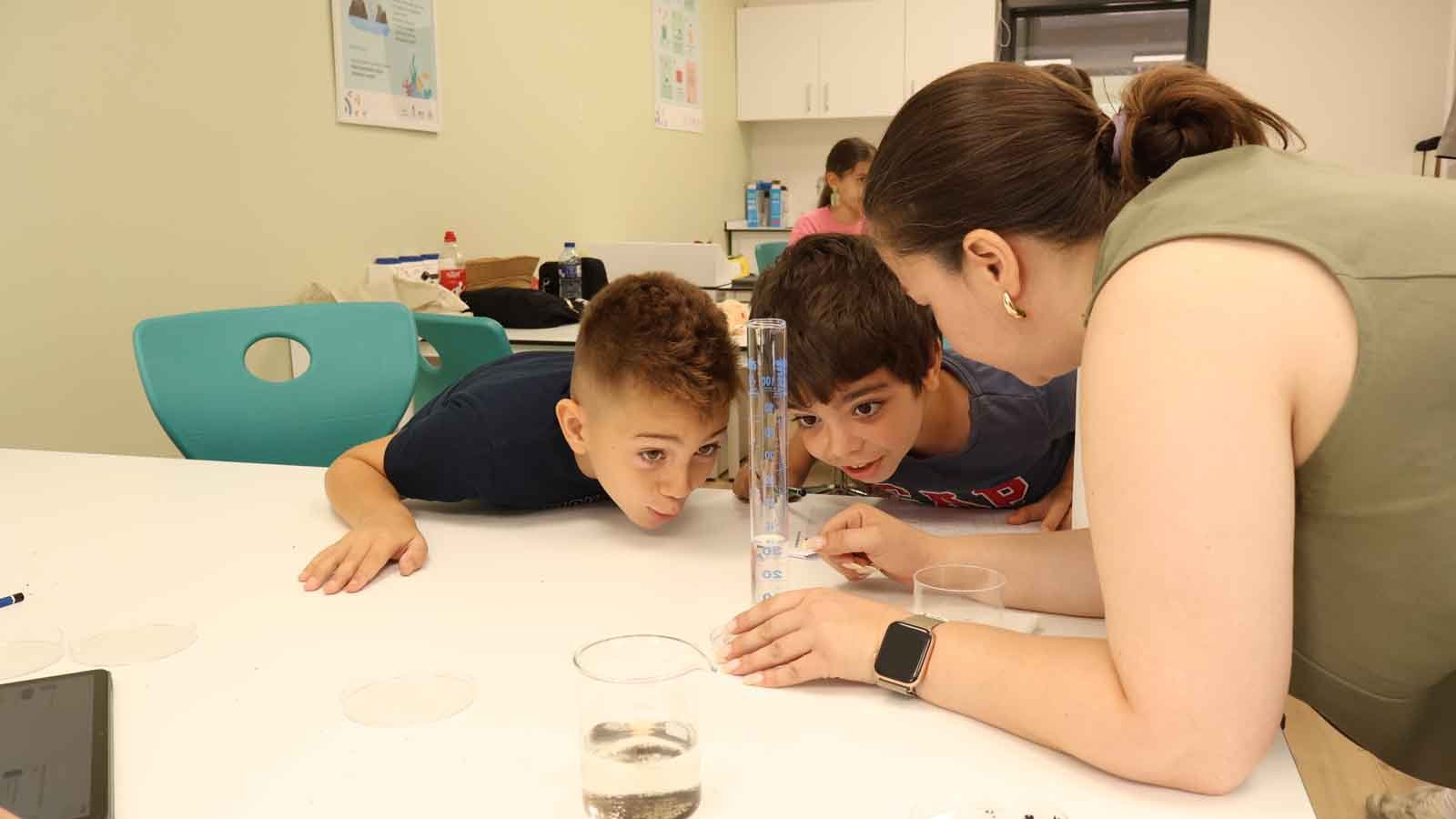 Küçük eko liderler İş başında e stem ile sürdürülebilir bir gelecek